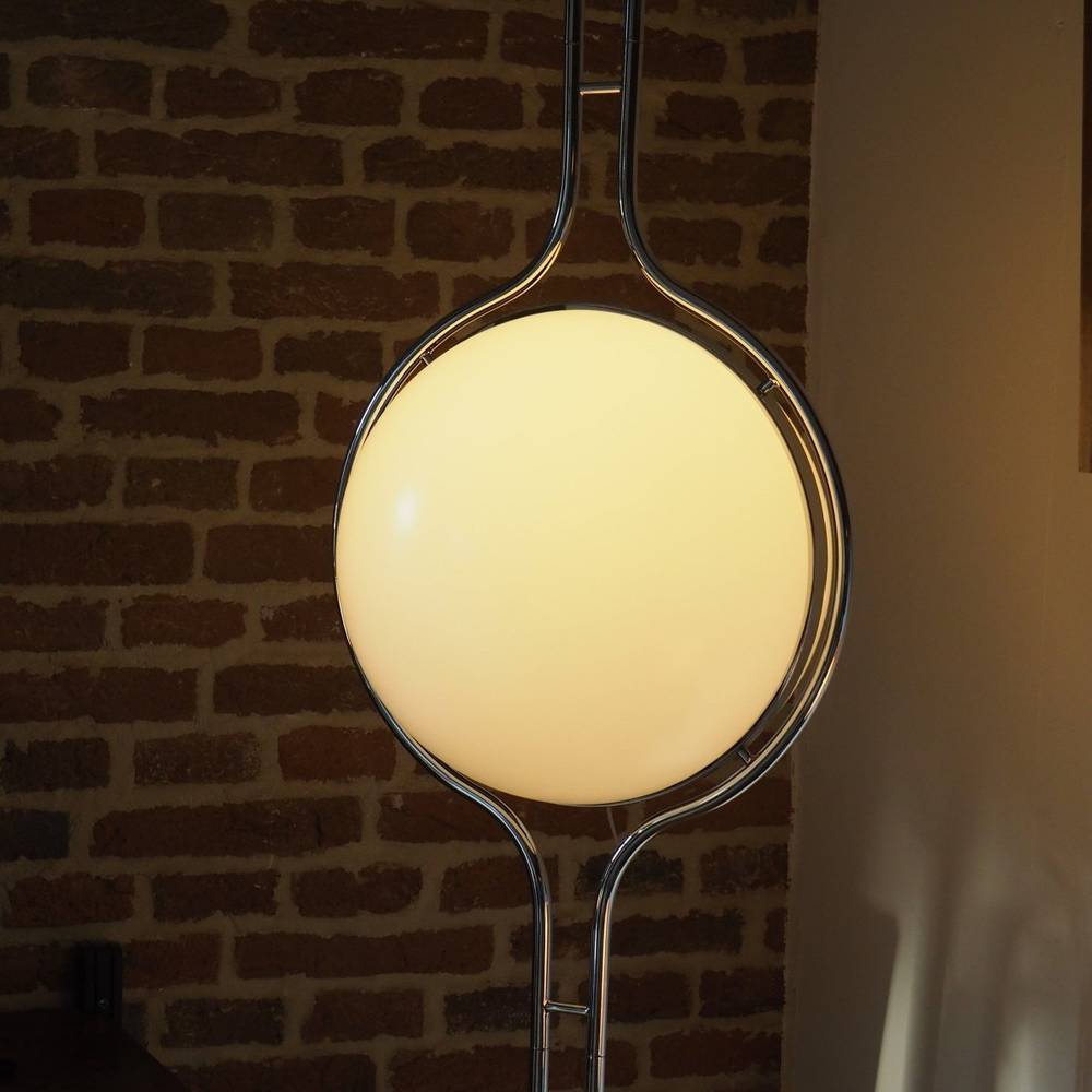Zuru Floor To Ceiling Lamp